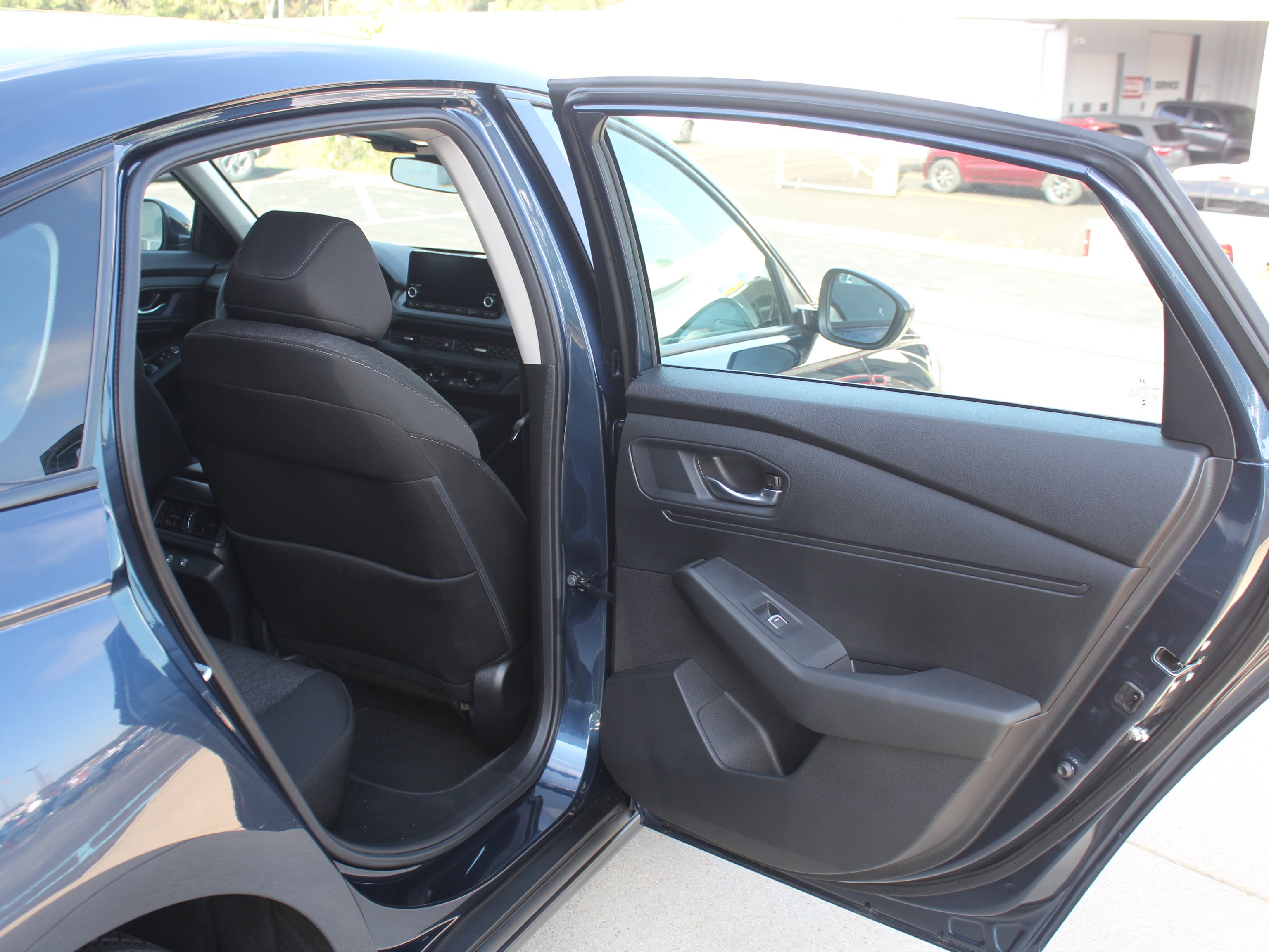 Used 2025 Blue Honda SE image 26