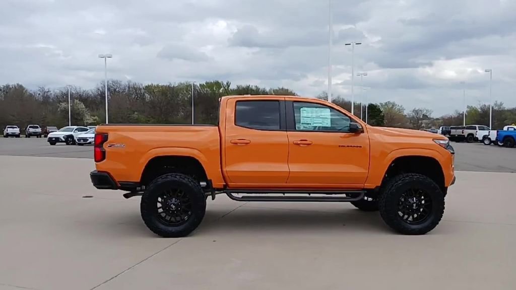2025 Chevrolet Colorado Z71 - Photo 9