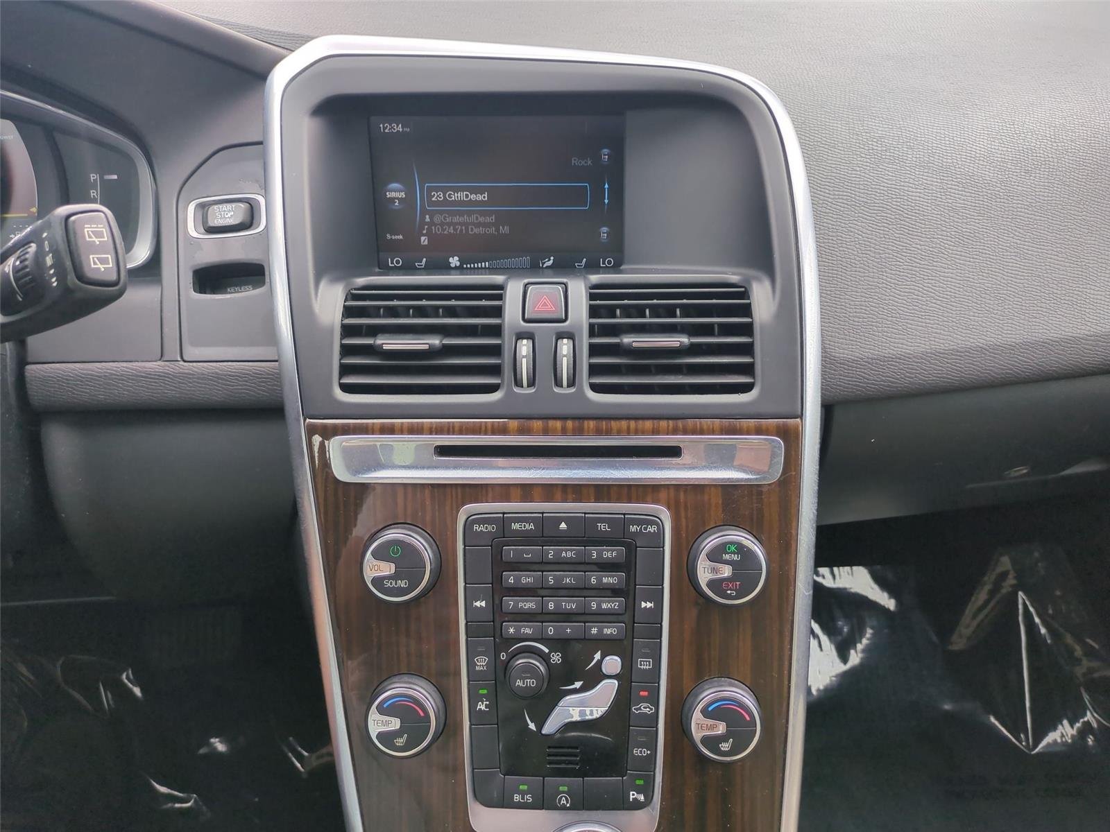 Used 2015  VOLVO  image 19