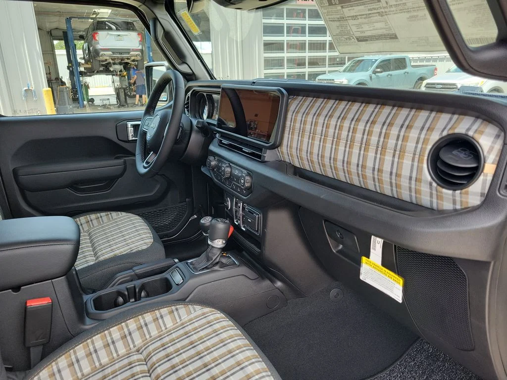 New 2026 Granite Crystal Metallic Clear-Coat Exterior Paint Jeep 85th Anniversary Edition image 30