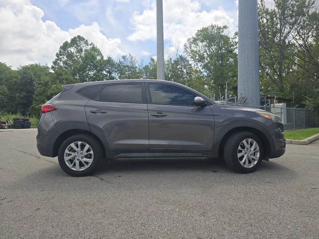 Used 2020 Gray Hyundai SE image 14