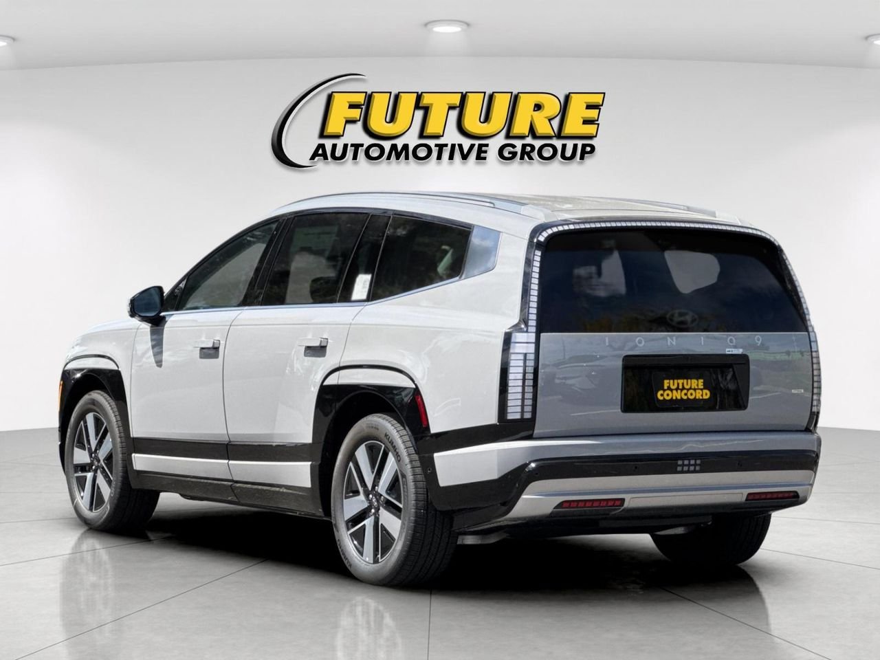 New 2026 Gray Hyundai SEL image 5