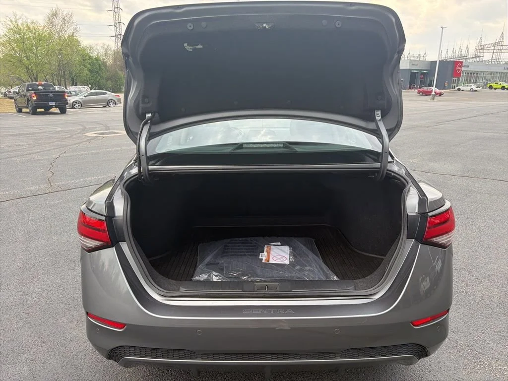 Used 2023 Gray Nissan S image 17