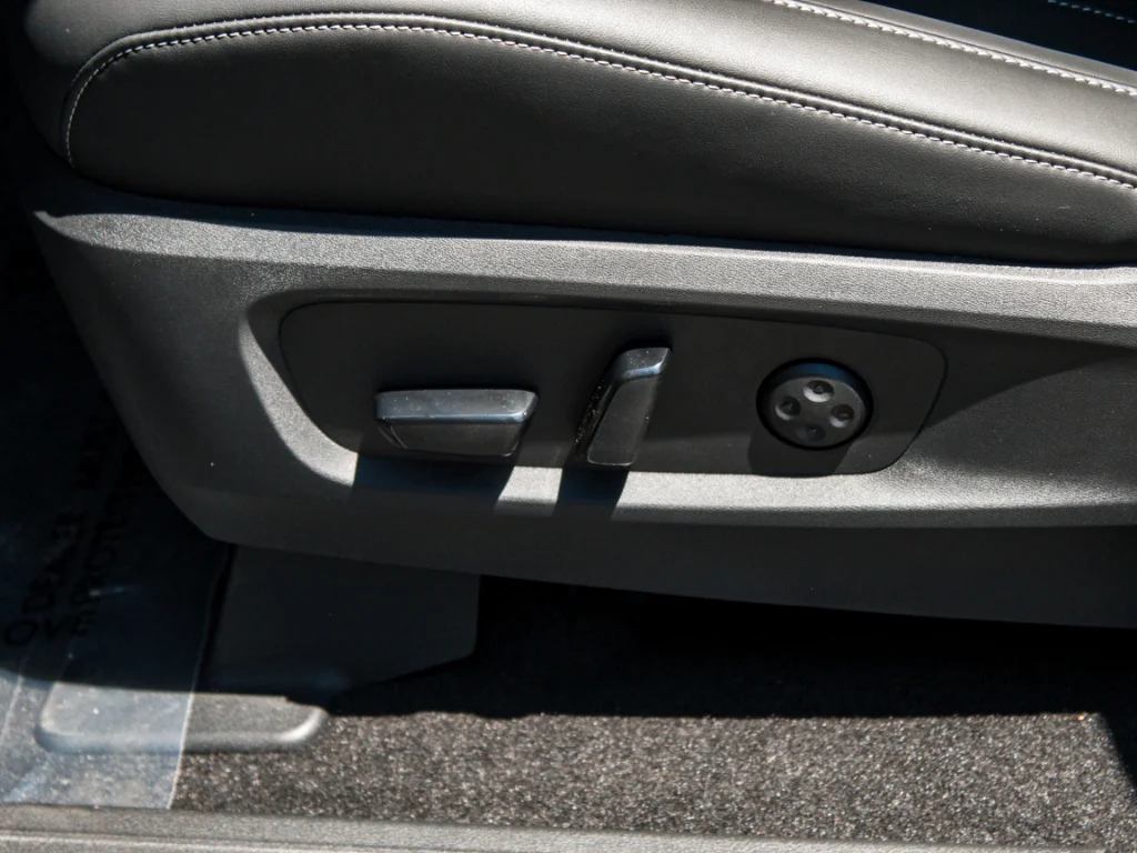 New 2027 GRAPHITE SHADOW INFINITI Luxe AWD image 12