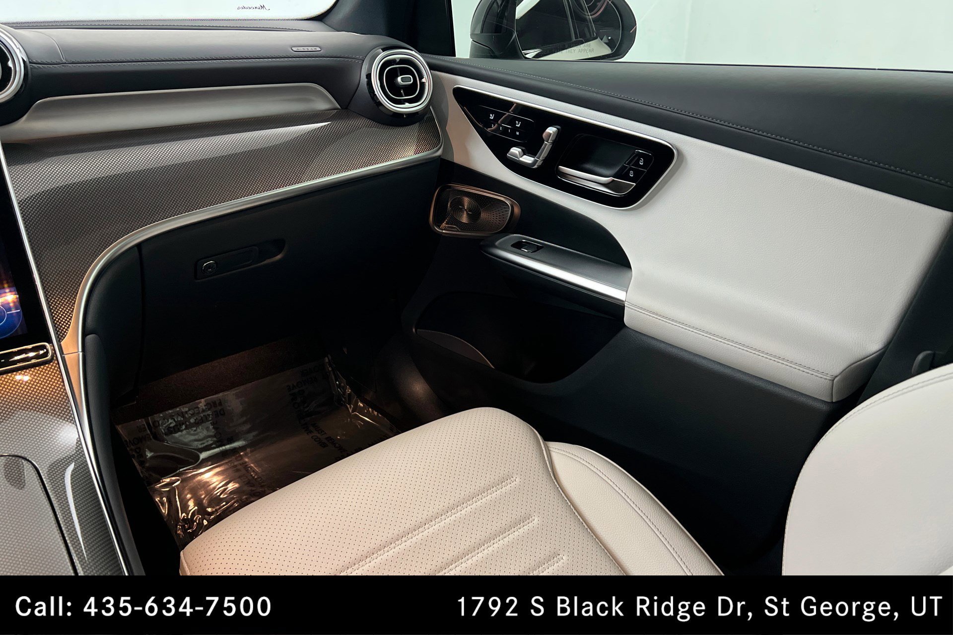 Certified Used 2026 Polar White Mercedes-Benz GLC 300 image 11