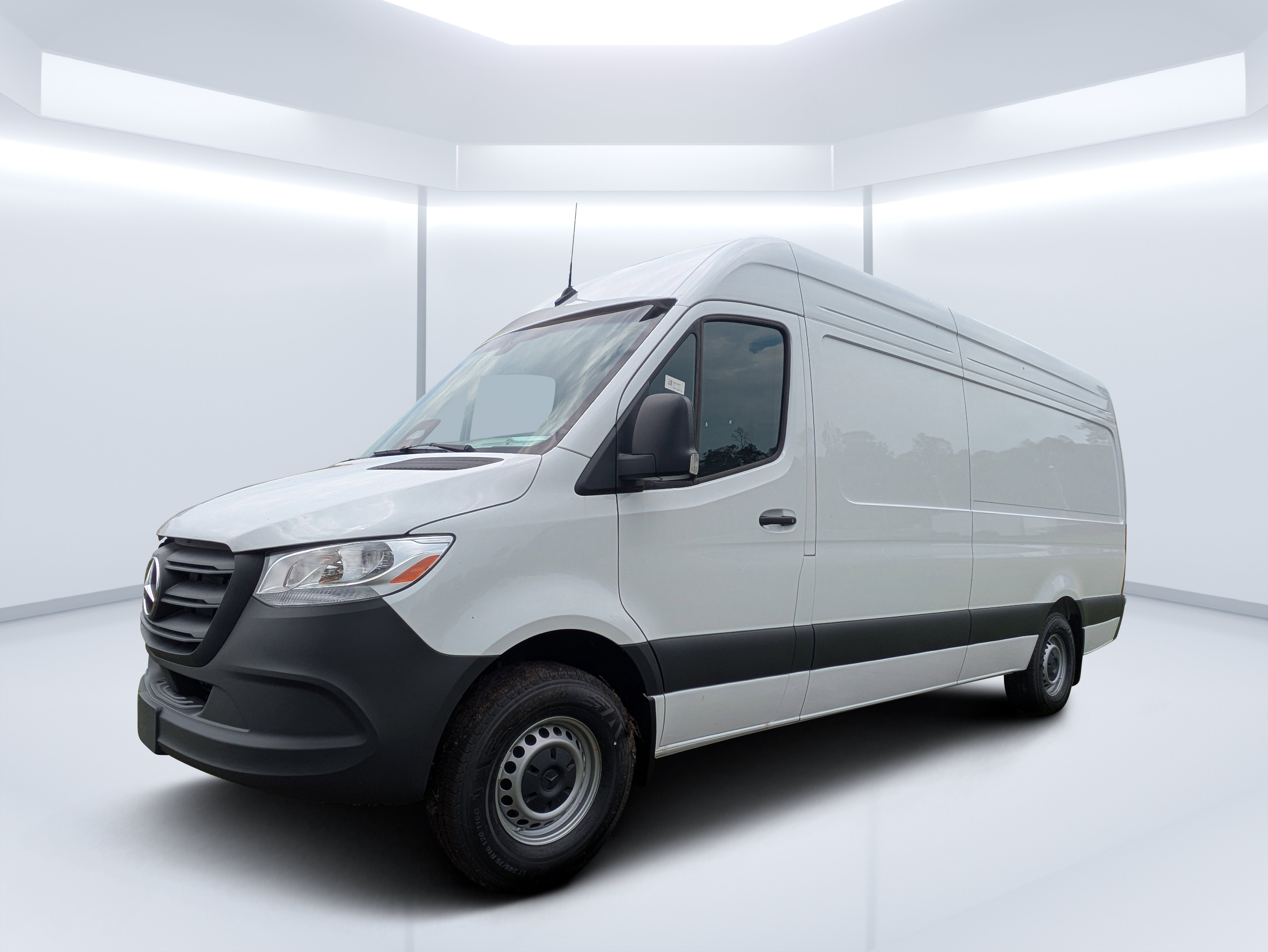 New 2026 Arctic White Mercedes-Benz Cargo 170 WB image 30
