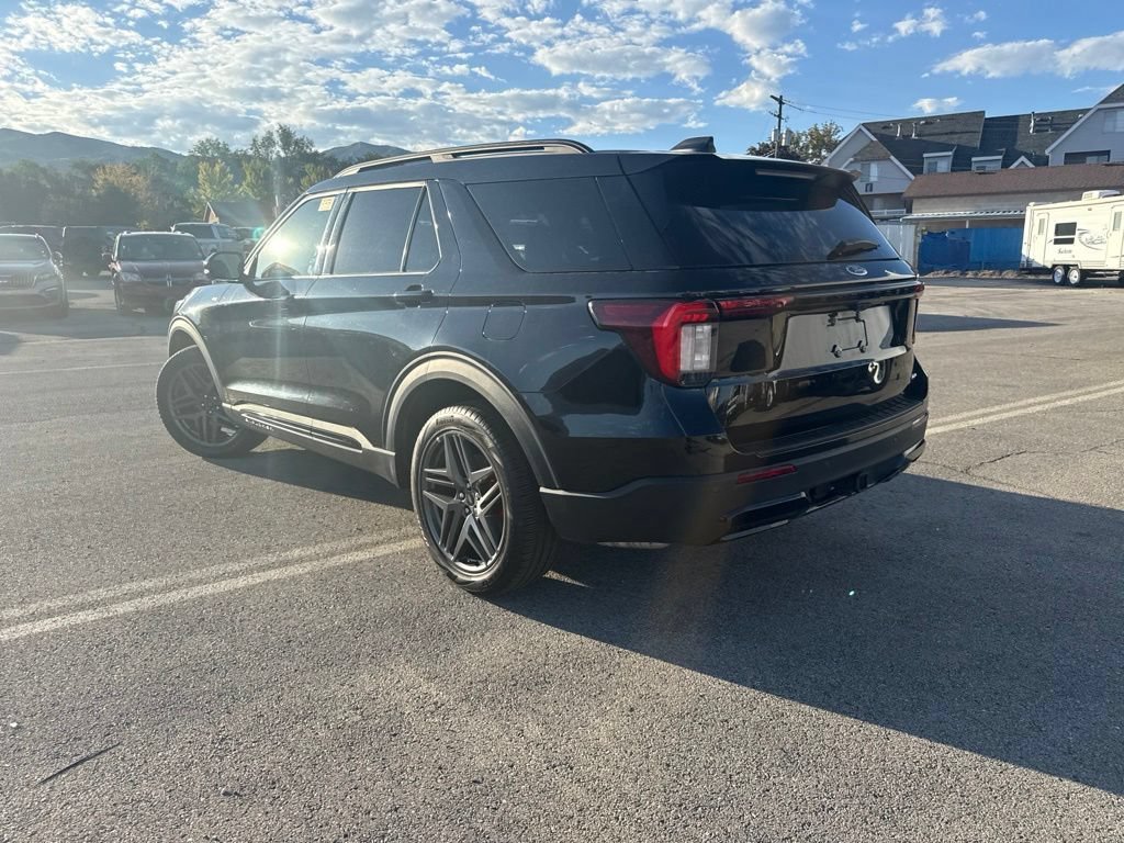 Used 2025 Black Metallic Ford ST-Line image 8