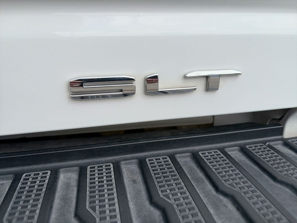 Used 2025 White GMC SLT image 33