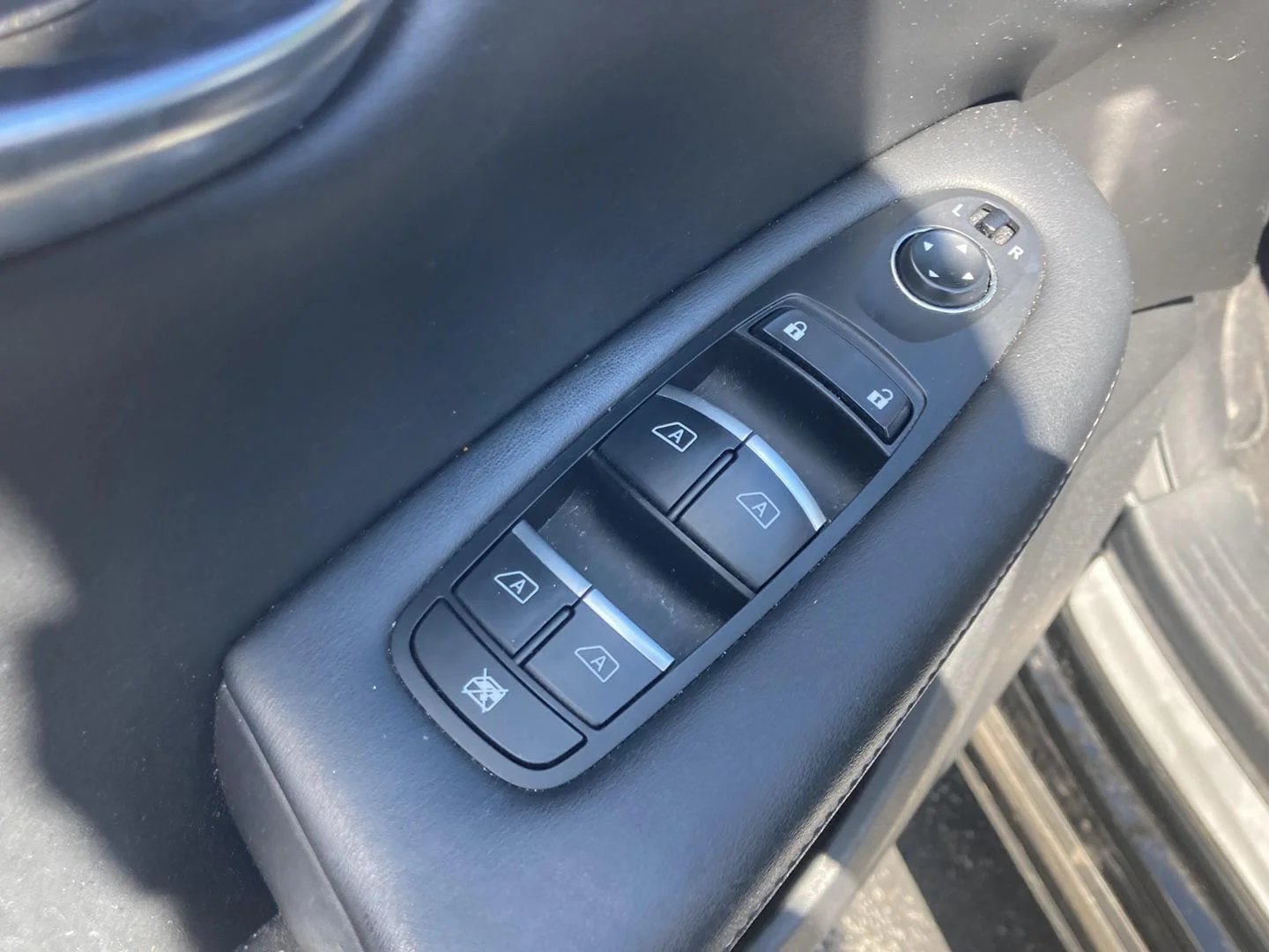Used 2020 Black Obsidian INFINITI LUXE image 11