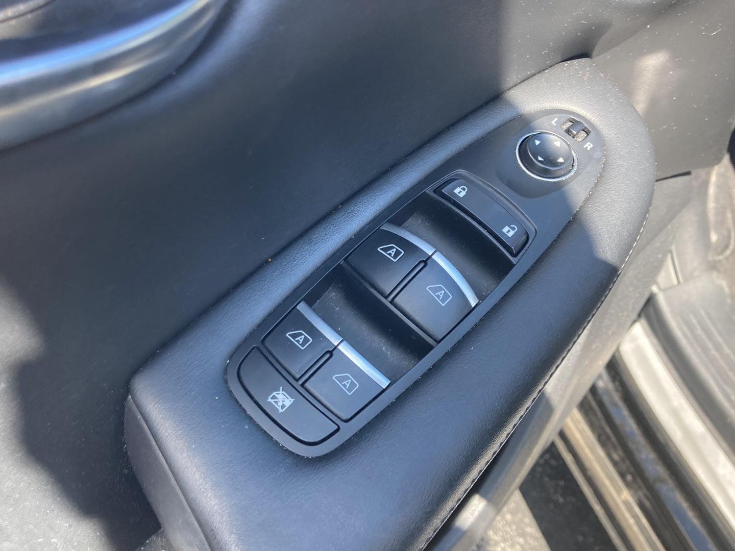 Used 2020 Black Obsidian INFINITI LUXE image 11