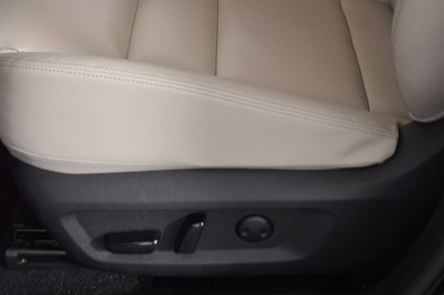 Used 2025 Black Nissan SL image 27