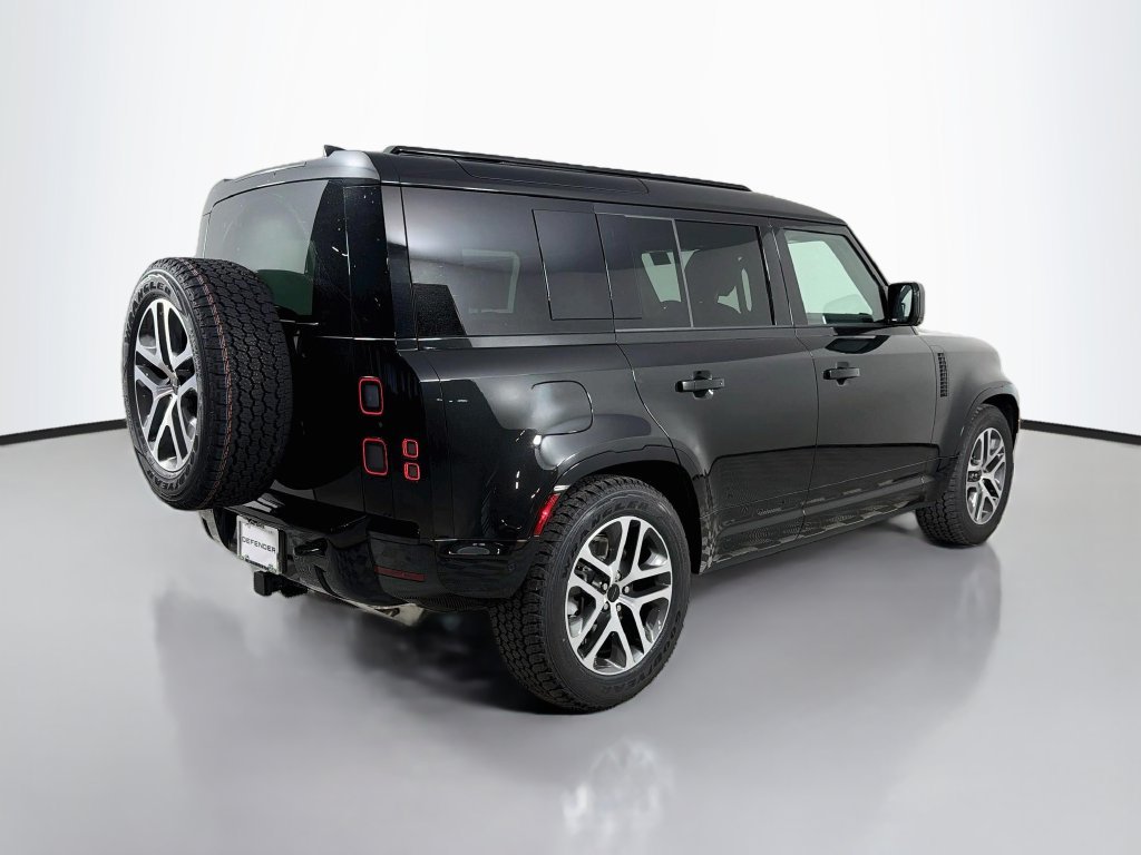 New 2026 Santorini Black Land Rover X-Dynamic SE image 5