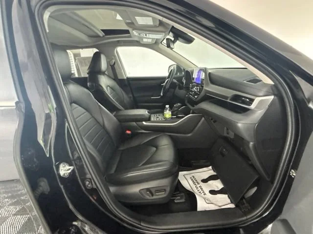 Used 2023 Black Toyota L image 31