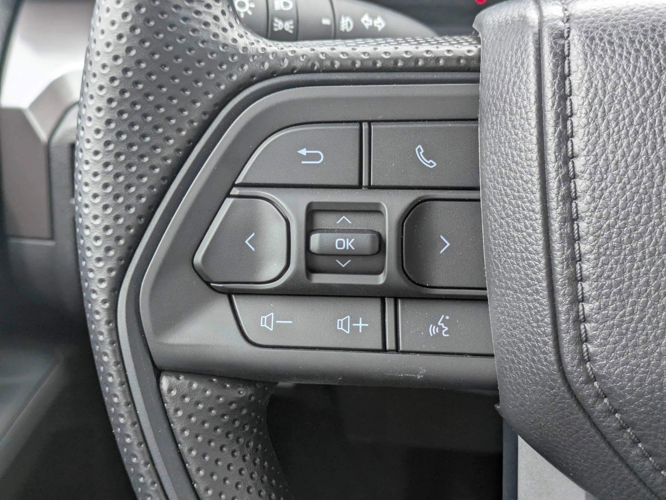 2026 Toyota Tacoma SR5 - Photo 25