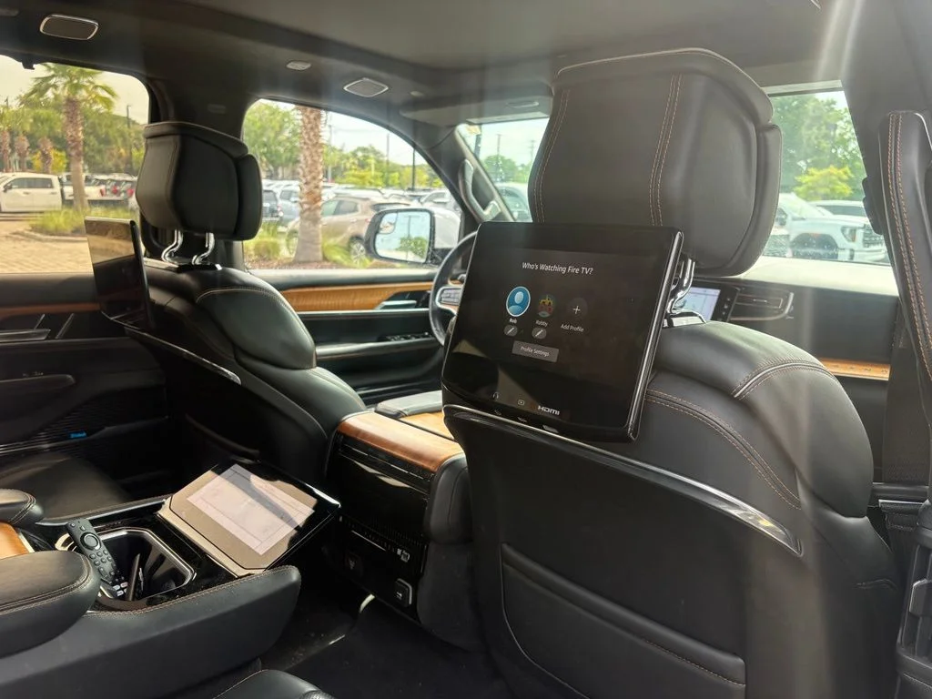 Used 2022 White Jeep Series III image 15
