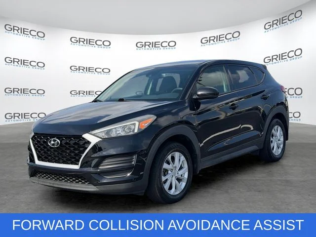 Used 2020 Black Hyundai SE image 3