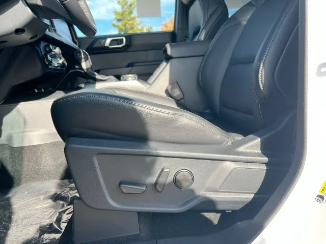 New 2026 Oxford White Ford Badlands® image 23