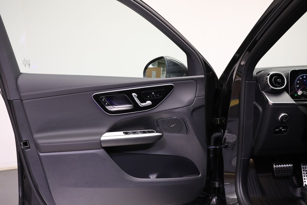 Used 2027  Mercedes-Benz GLC 300 image 30