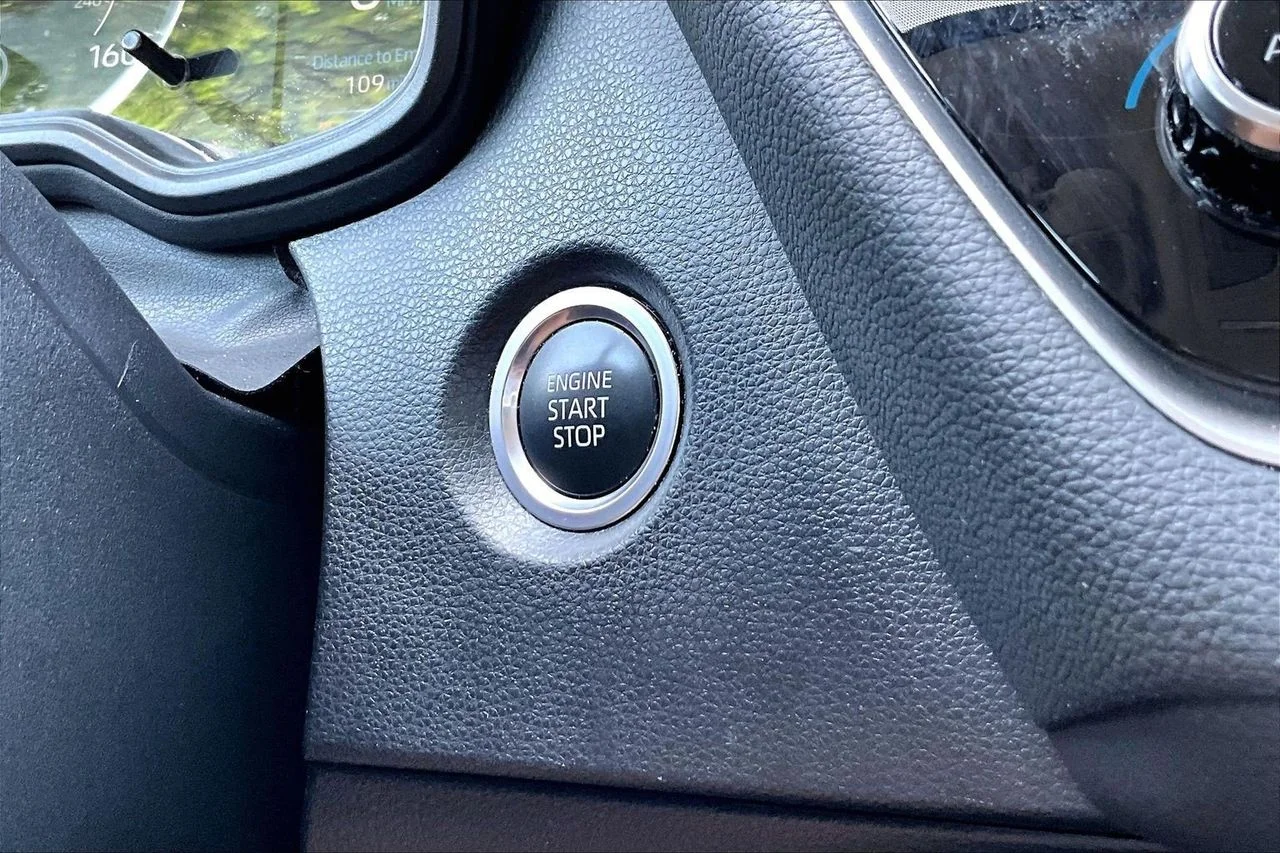 Certified Used 2021  Toyota LE image 26