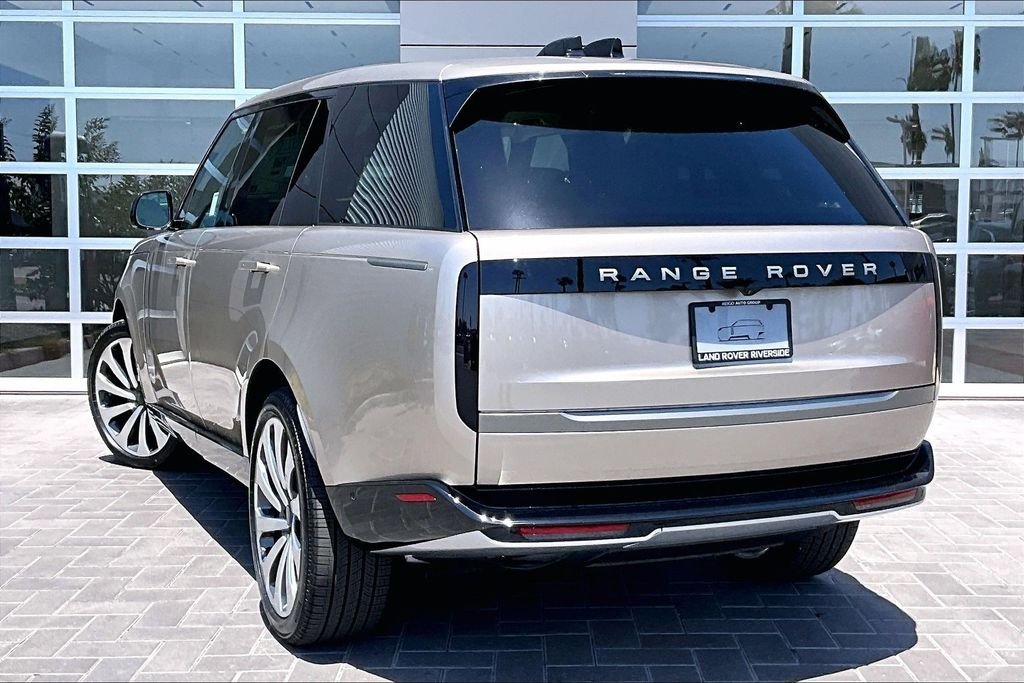 New 2026 BATUMI GOLD Land Rover SE 7 Seats image 3