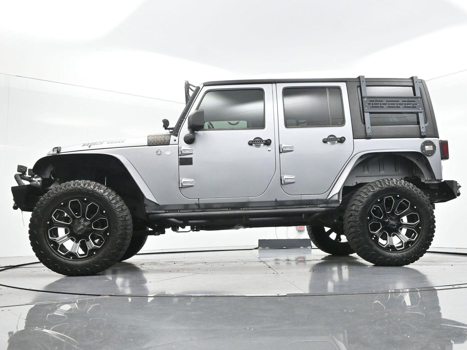 Used 2017 Billet Silver Metallic Clearcoat Jeep Smoky Mountain image 50