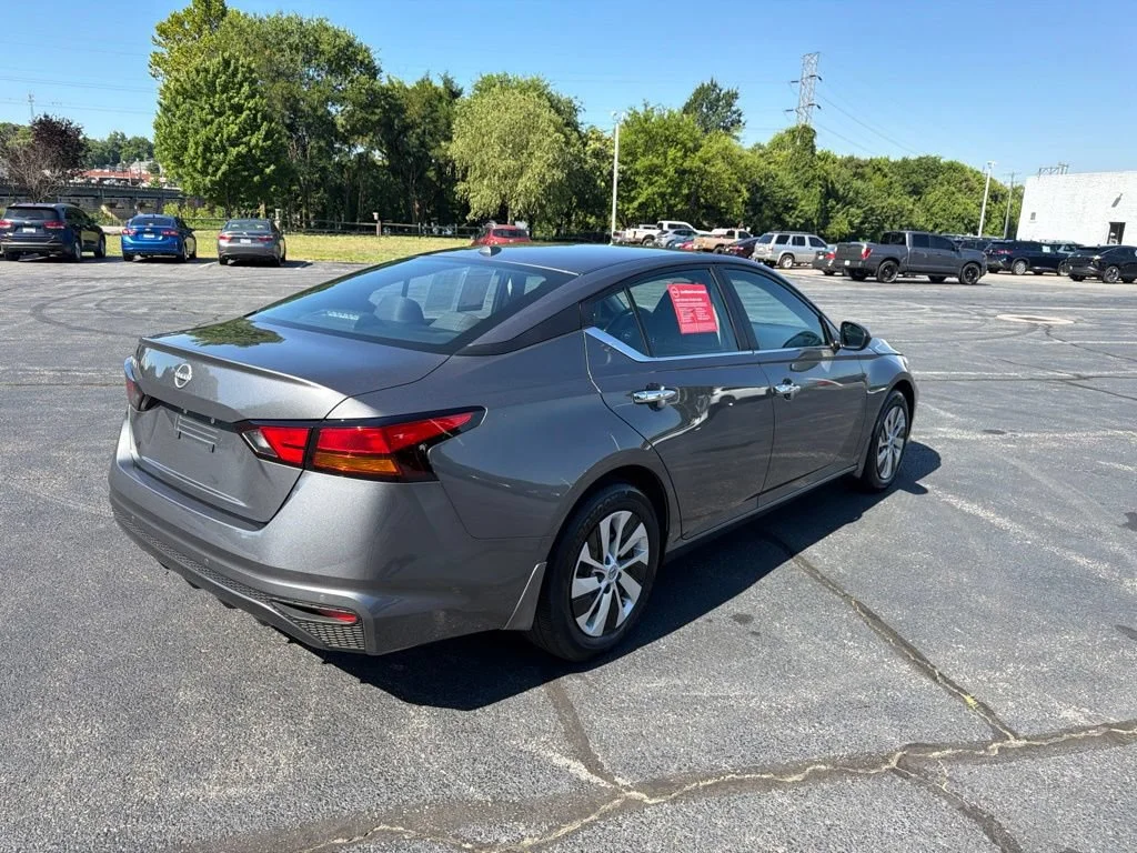 Used 2025 Gray Nissan S image 8