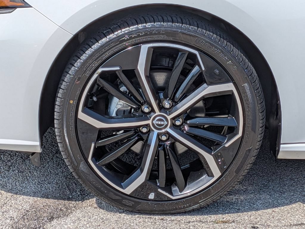 Used 2024 White Nissan 2.5 SR image 14