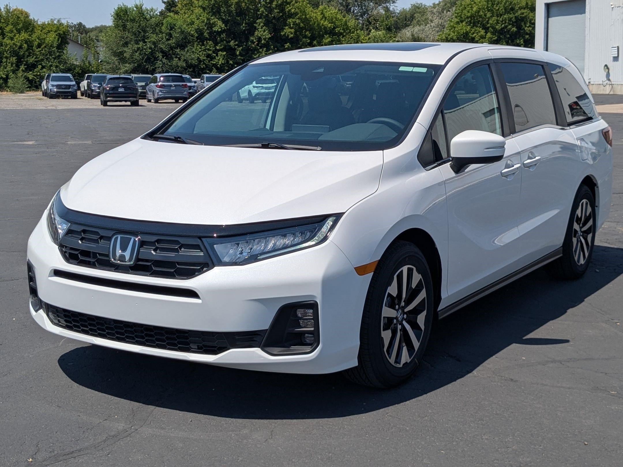 New 2026 Platinum White Pearl Honda EX-L image 8