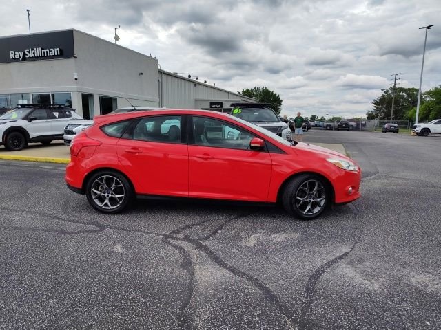 Used 2014 Red Ford SE image 8