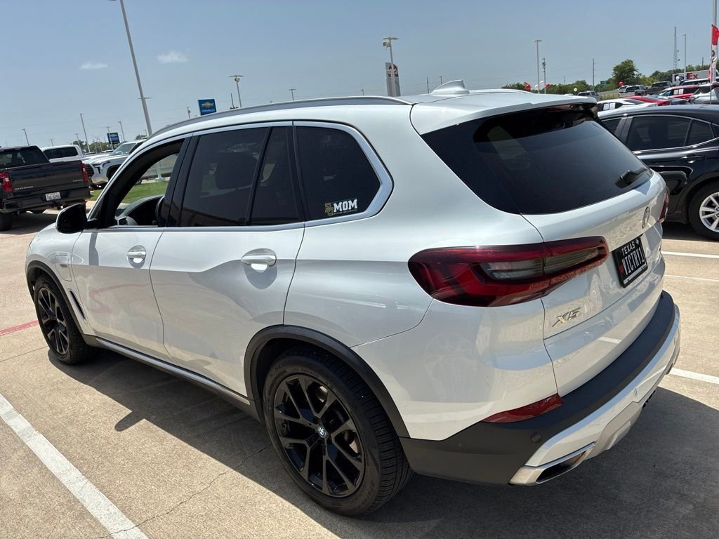 Used 2023 White BMW xDrive45e image 3