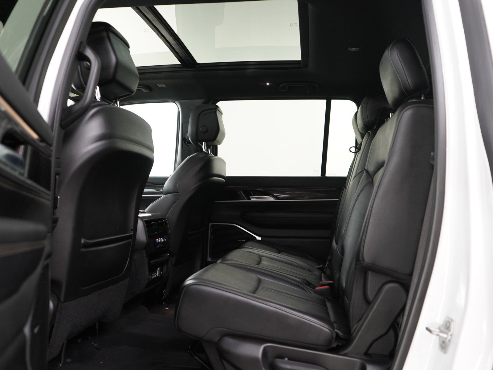 Used 2022 Bright White Clearcoat Jeep Series II 4x4 image 20
