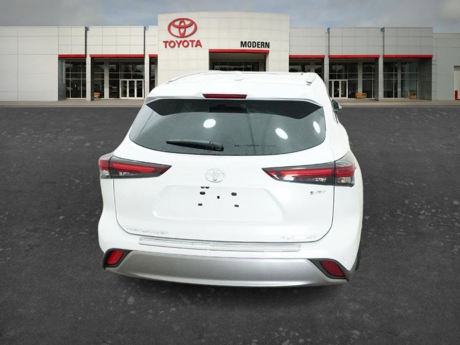 New 2026 Wind Chill Pearl Toyota Hybrid Platinum image 19