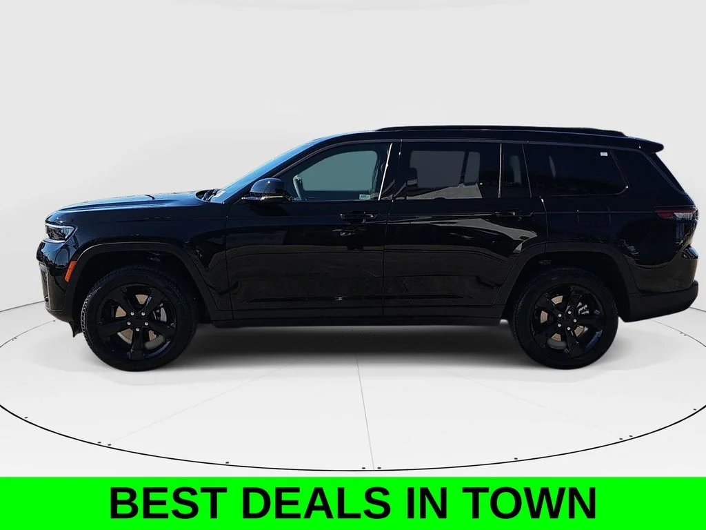 New 2026 Diamond Black Crystal Pearlcoat Jeep Limited image 6