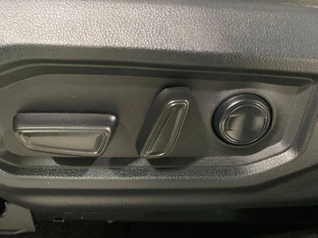 Used 2025 Ice Toyota SR5 image 22