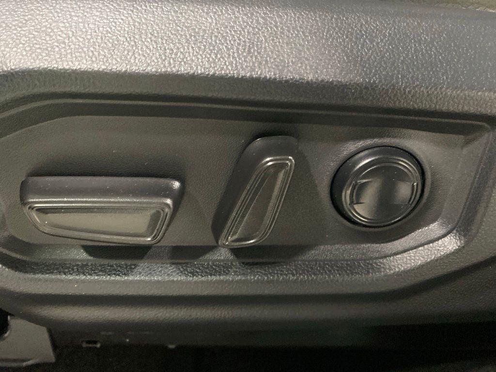Used 2025 Ice Toyota SR5 image 22