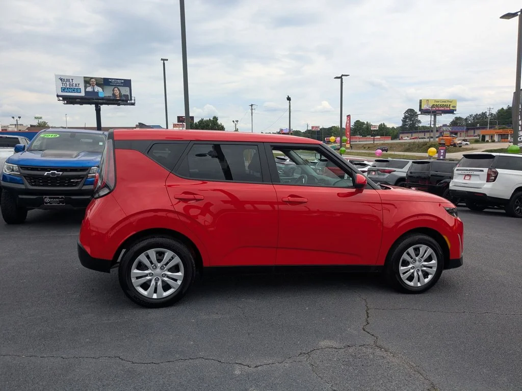Used 2025 Inferno Red Kia LX image 4