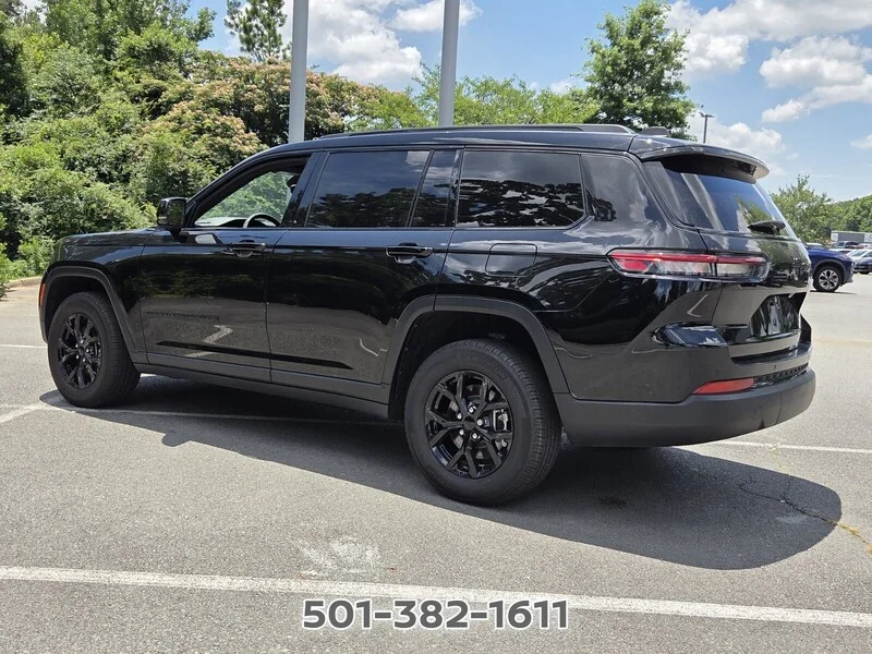 Used 2024 Diamond Black JEEP ALTITUDE 4X2 image 3