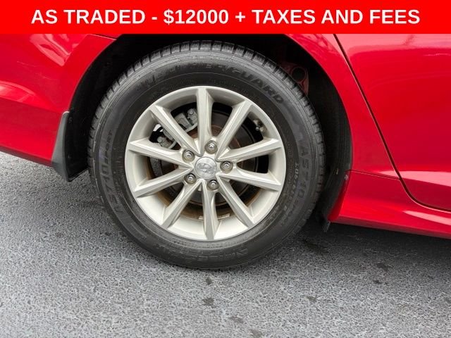 Used 2019 Red Hyundai SE image 7