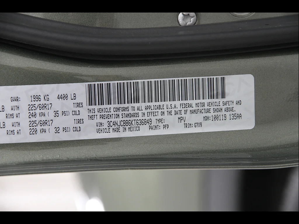 Used 2019 Olive Green Pearl Coat Jeep Latitude image 23