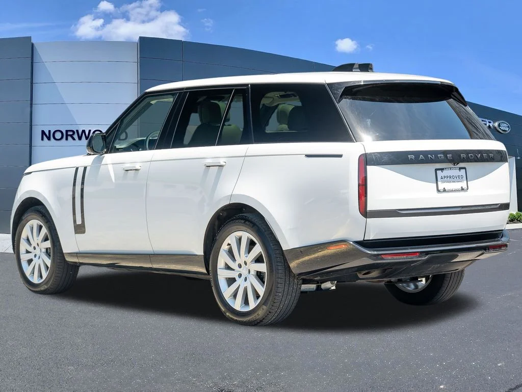 Used 2025 White Land Rover SE image 6