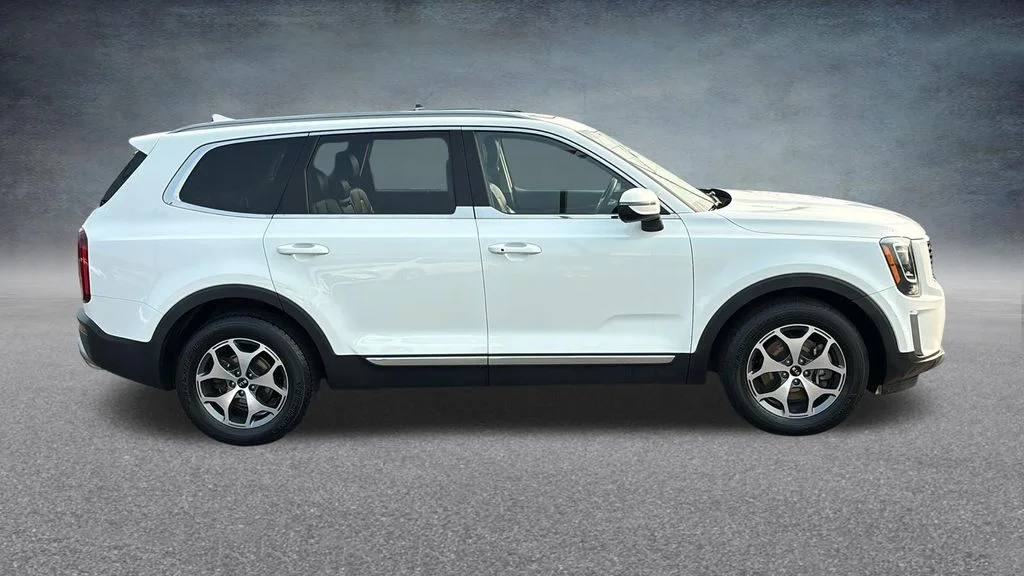 Used 2020 White Kia EX image 31