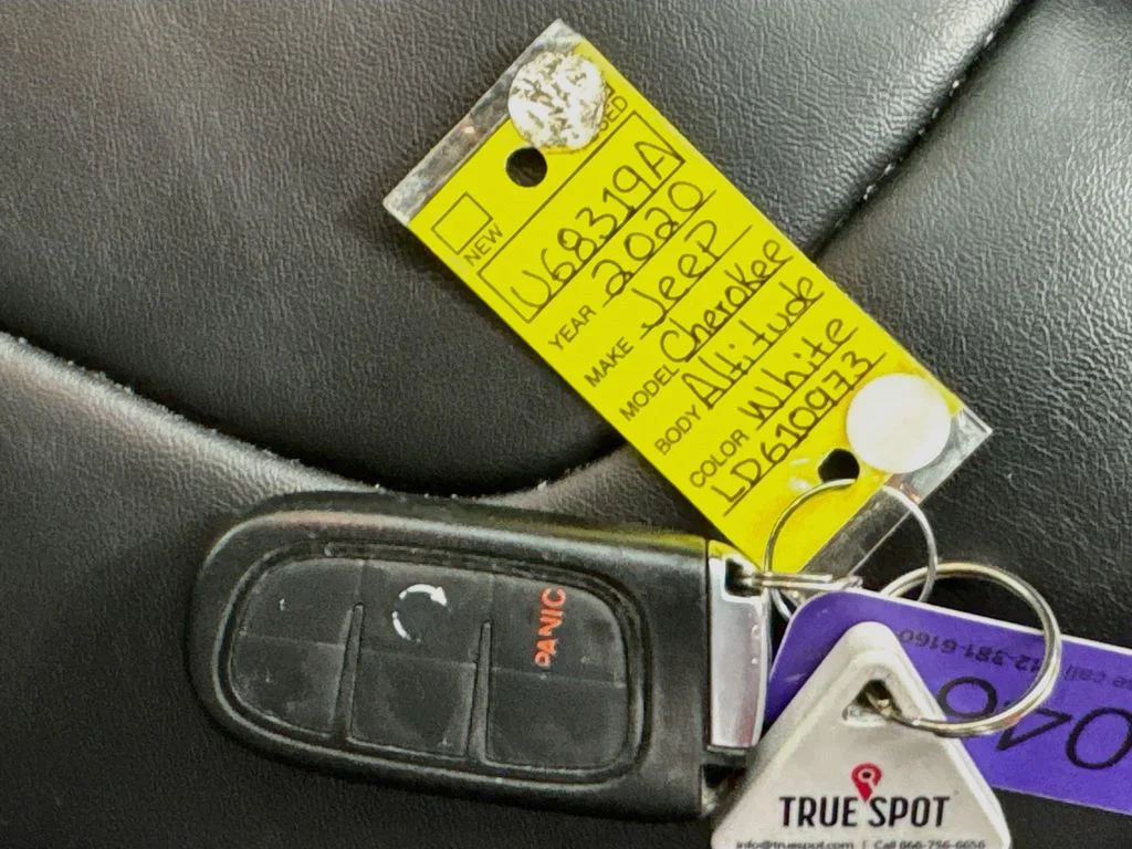 Used 2020 White Jeep Latitude Plus image 35