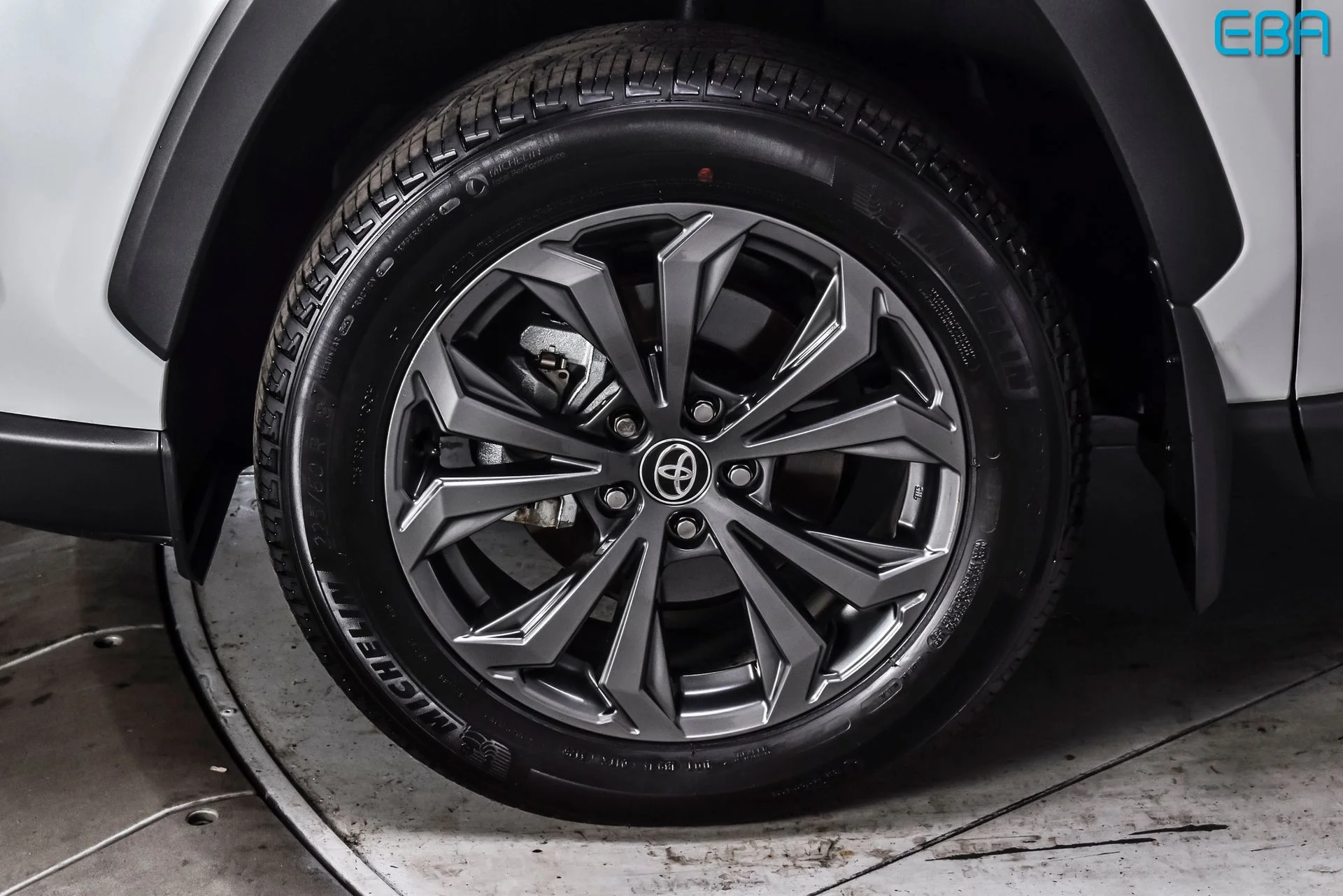 Used 2025 Pearl Toyota XLE Premium image 10