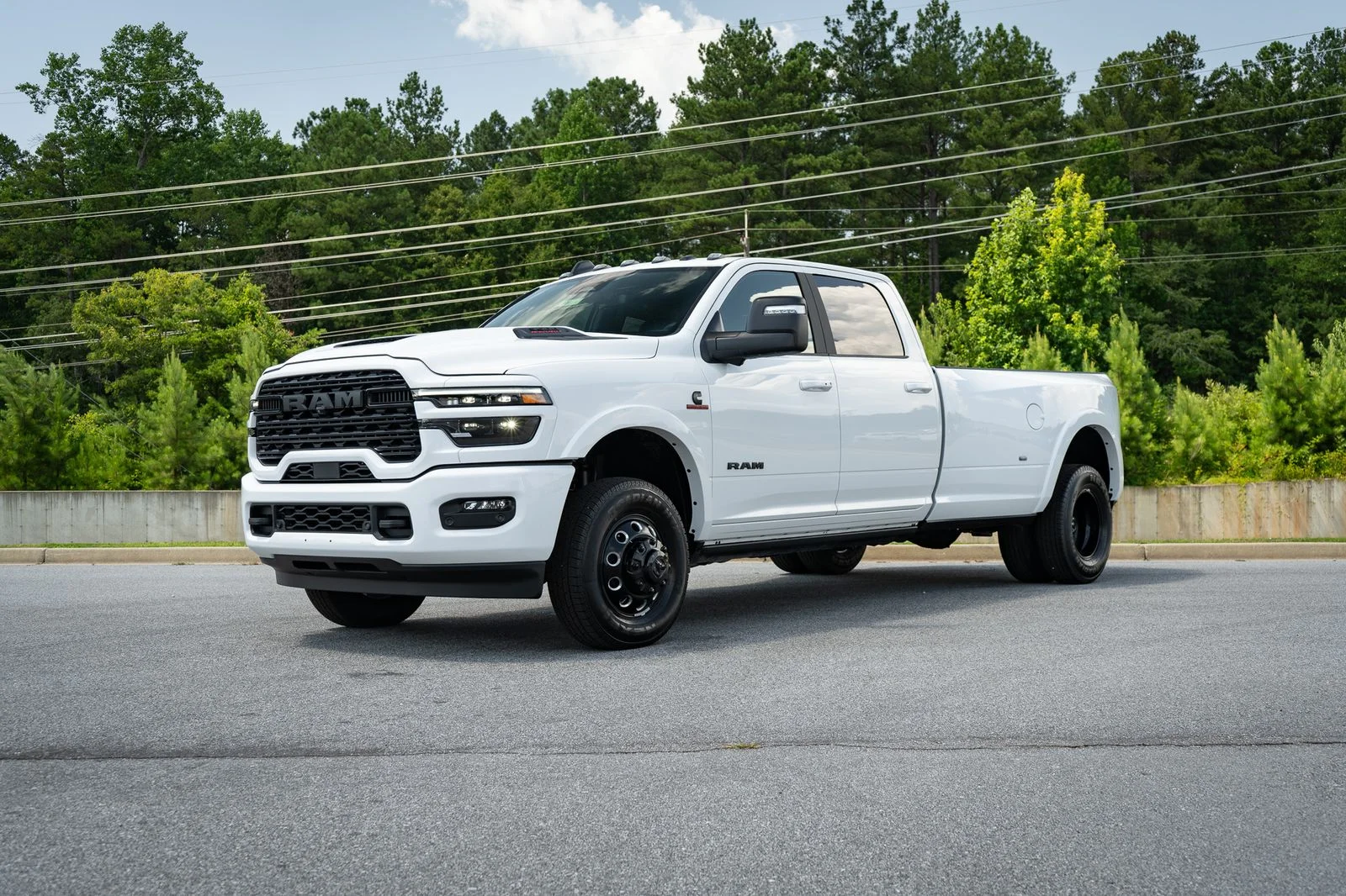 New 2026 Bright White Clear-Coat Exterior Paint RAM Limited image 9