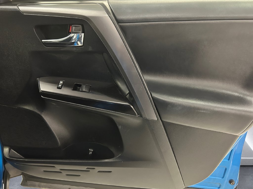 Used 2016 Blue Toyota SE image 15