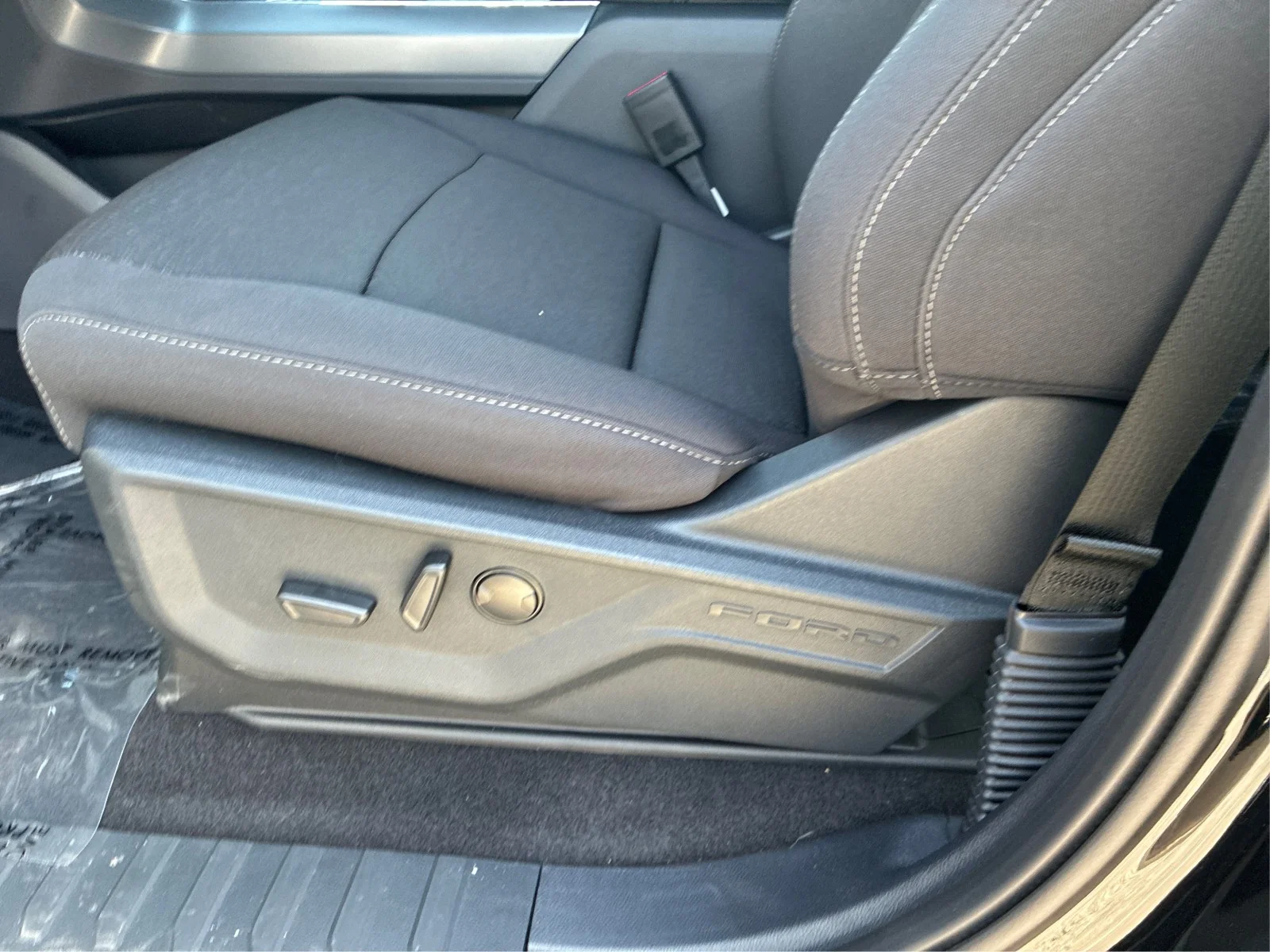 New 2026 Agate Black Metallic Ford XLT image 15