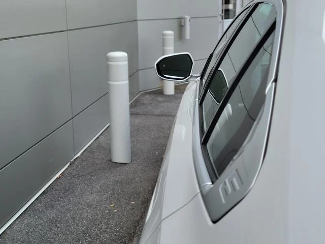 Used 2025 White Metallic BMW 530i image 44