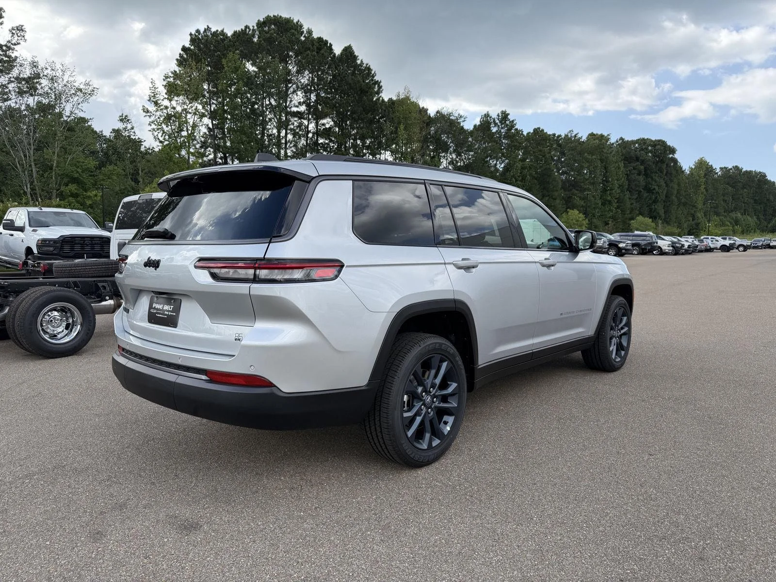 New 2026 Silver Zynith Exterior Paint Jeep 85th Anniversary Edition image 6