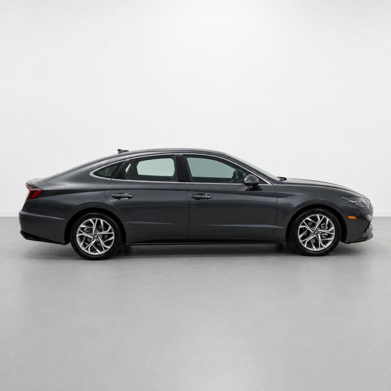 Used 2023 Portofino Gray Hyundai SEL image 6
