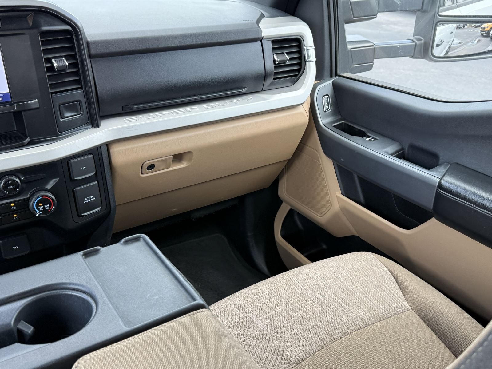 Used 2024 Oxford White Ford XLT image 16